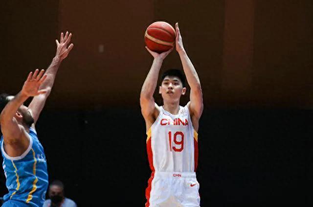 新一期中国男篮12人大名单，两名广东籍球员入选，东北球员过半(3)