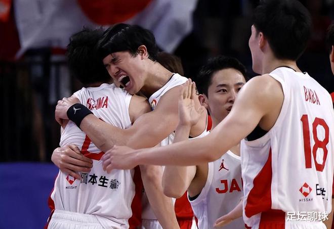 一场80-71把中国男篮送出局！第3张奥运门票诞生，日本狂欢如同夺冠(4)