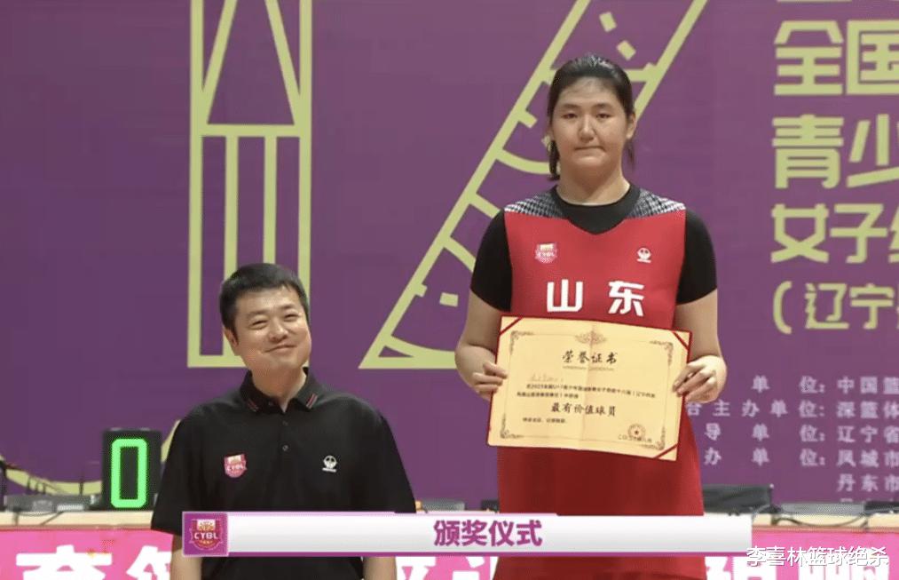 2米28超姚明！中国女篮16岁天才又统治比赛，陈老师：我第一次见(3)