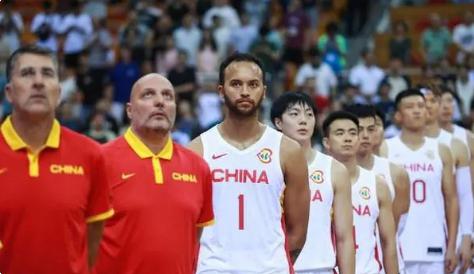 中国男篮备战亚运会，施罗德点评后卫，塞尔维亚主将称赞胡明轩(1)