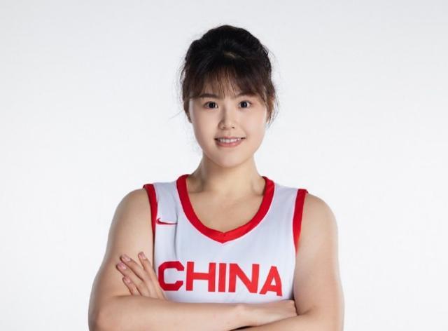 中国女篮官宣亚运会定妆照：李月汝领衔李梦WNBA首季结束将回归(1)