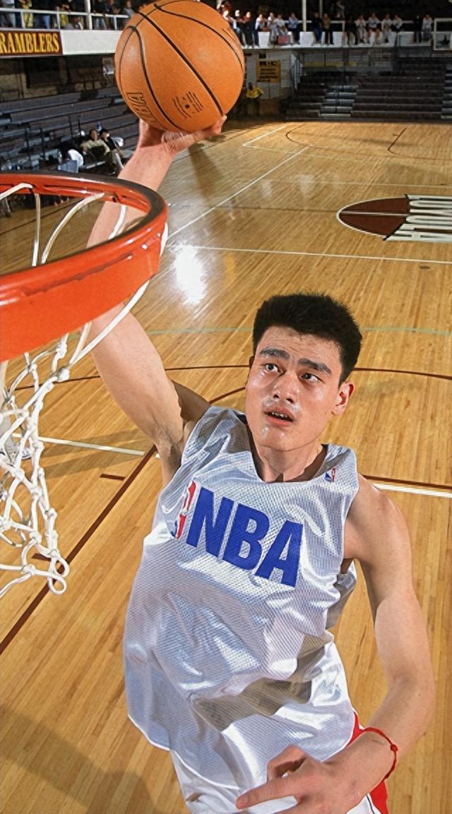 信兰成：祸害王治郅，“毁”姚明，以一己之力让中国篮球倒退20年(9)