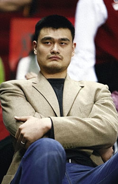 信兰成：祸害王治郅，“毁”姚明，以一己之力让中国篮球倒退20年(11)