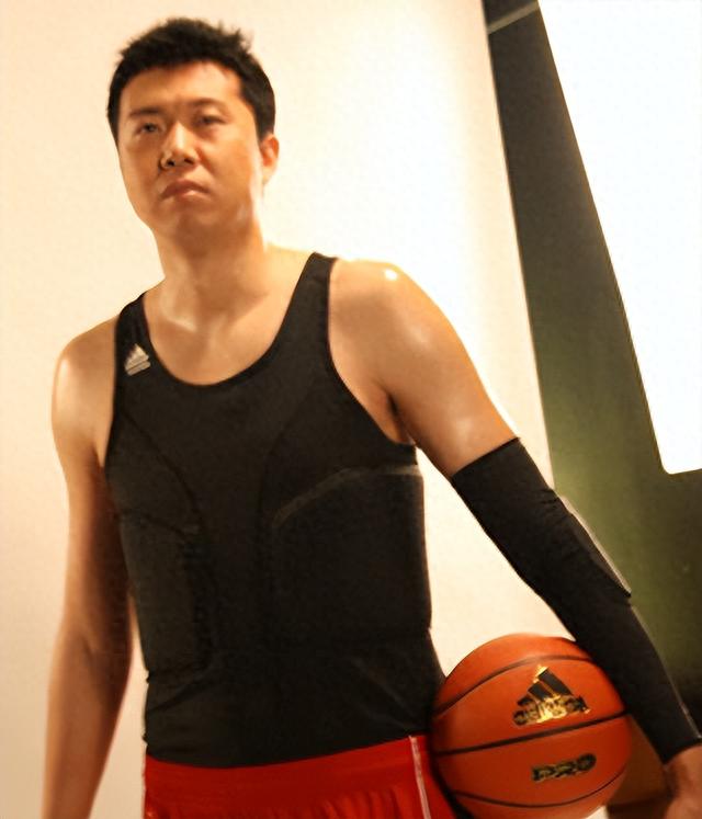 信兰成：祸害王治郅，“毁”姚明，以一己之力让中国篮球倒退20年(14)