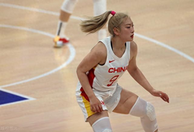 中国女篮104-60中华台北 球员点评：3人满分，李月汝惊艳 2人不达标(1)