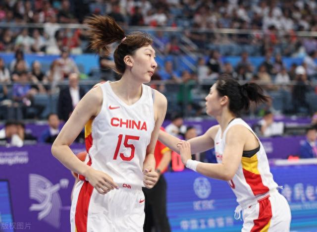 中国女篮104-60中华台北 球员点评：3人满分，李月汝惊艳 2人不达标(3)