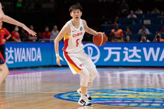 中国女篮104-60中华台北 球员点评：3人满分，李月汝惊艳 2人不达标(5)