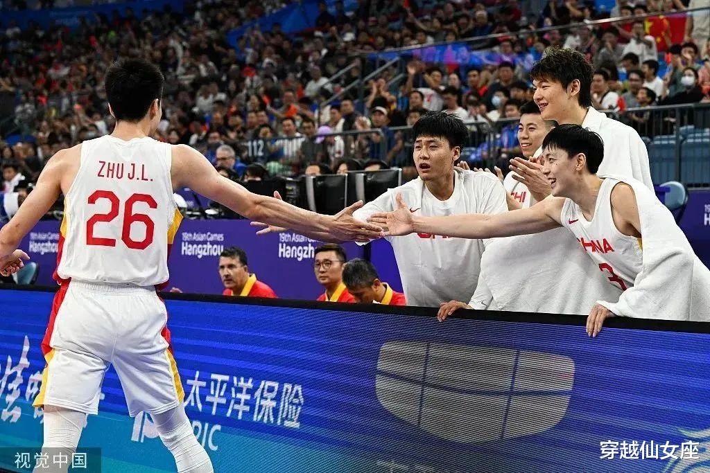 中国男篮95-50中国香港 球员评分：3人完美、7人达标、2人有瑕疵(3)