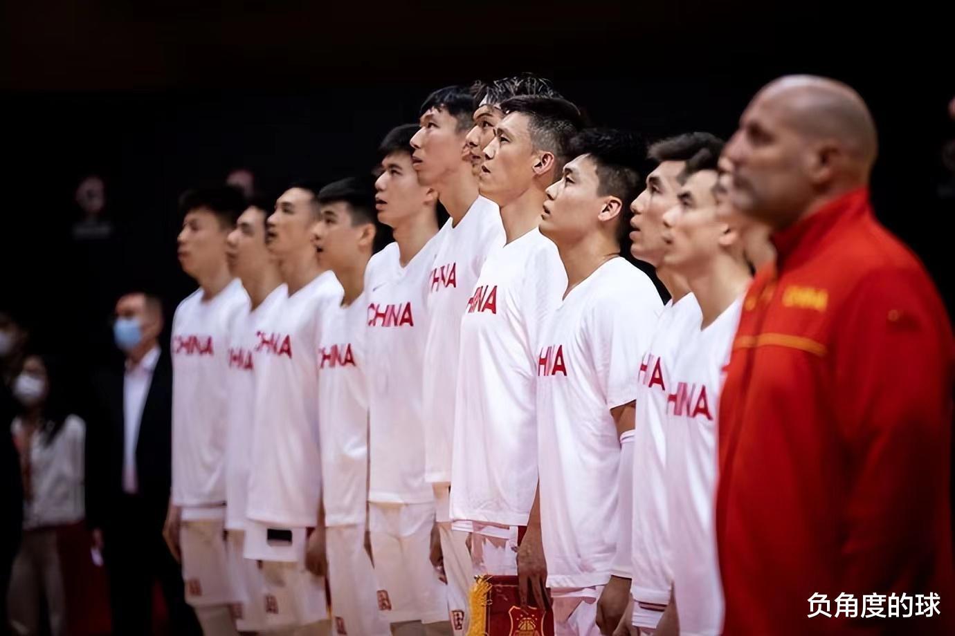 丢人现眼！中国男篮遭20分翻盘，两负菲律宾耻辱出局，输球输人(1)