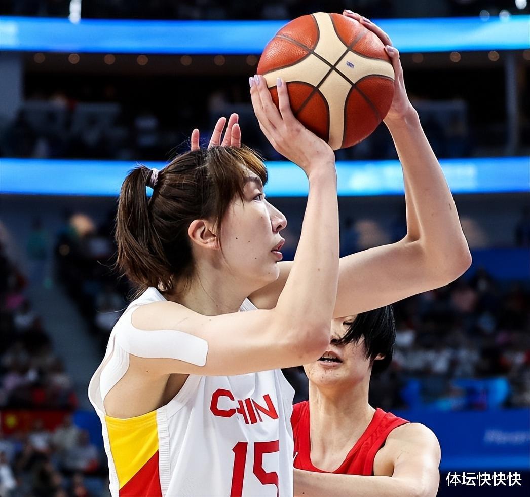 冠军体质！中国女篮险胜日本，韩旭10分9篮板，今年已拿5冠(4)