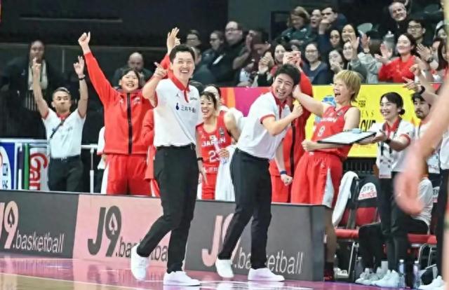 日本女篮输球，主教练恩冢亨发声：祝贺中国队，她们非常优秀！(2)