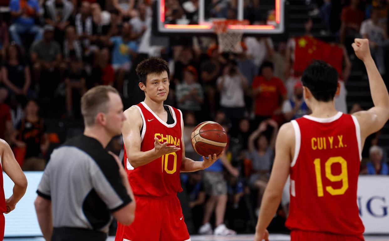 杨毅：姚明是中国体育之上更高领导指定空降到篮协当主席的(2)