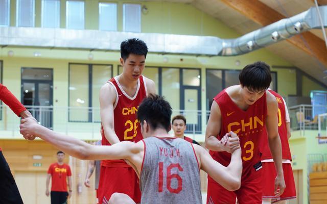杨毅：姚明是中国体育之上更高领导指定空降到篮协当主席的(3)