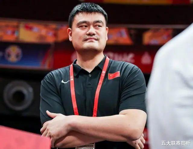 国际篮联官宣！43岁姚明解锁新成就，高居第4名，成中国男篮第1人(1)