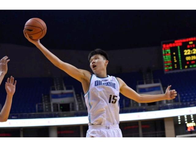 杨瀚森第一年打CBA，已经成为一线中锋，能冲击NBA的中国球员，前途不可限量(4)