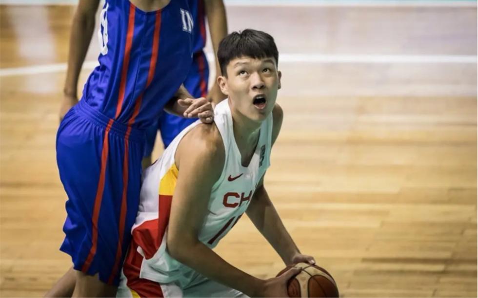 杨瀚森第一年打CBA，已经成为一线中锋，能冲击NBA的中国球员，前途不可限量(5)