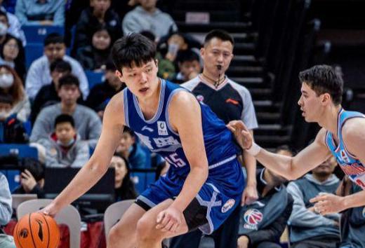杨瀚森第一年打CBA，已经成为一线中锋，能冲击NBA的中国球员，前途不可限量(6)