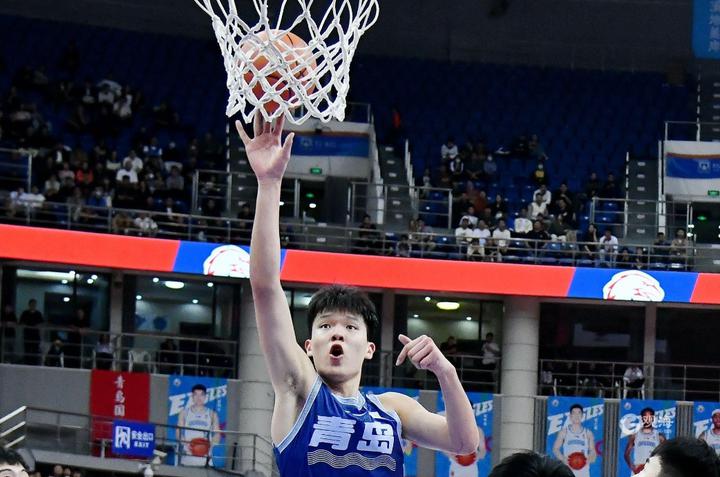 杨瀚森第一年打CBA，已经成为一线中锋，能冲击NBA的中国球员，前途不可限量(7)