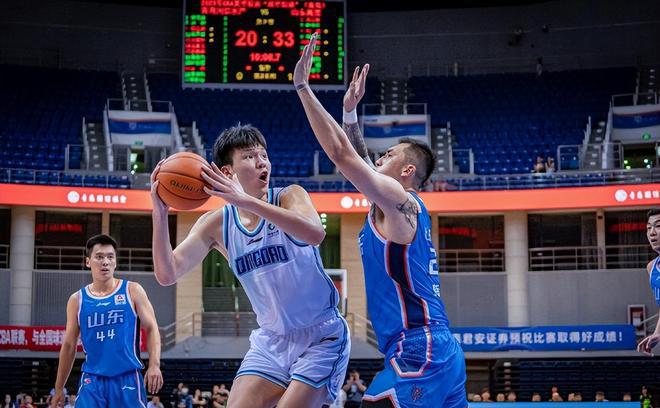 杨瀚森第一年打CBA，已经成为一线中锋，能冲击NBA的中国球员，前途不可限量(8)