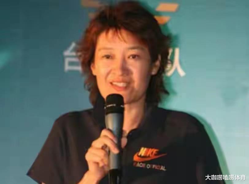 她是前中国女篮队长，退役后爱上风流主帅，共患难十年却被队友绿(4)
