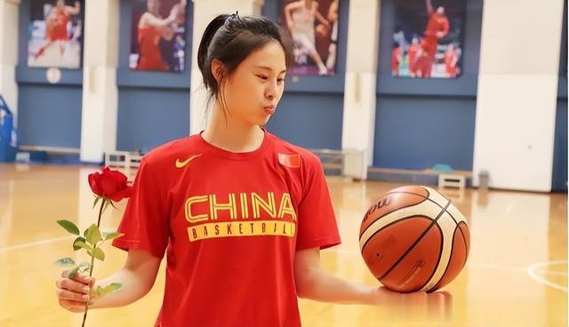 中国女篮最震撼的绝杀，被国际篮联全票通过评为最佳，又是王思雨(3)