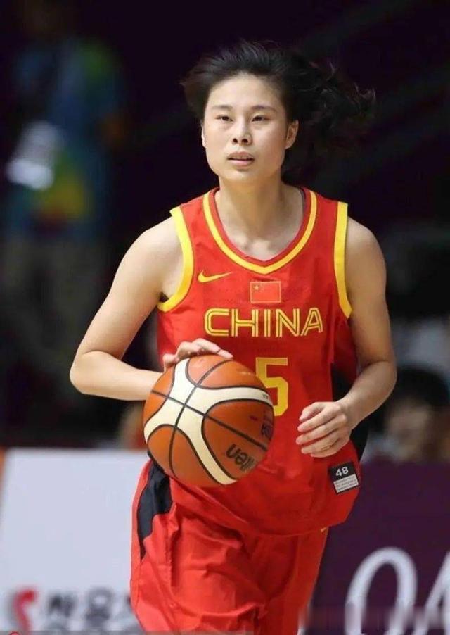 中国女篮最震撼的绝杀，被国际篮联全票通过评为最佳，又是王思雨(4)