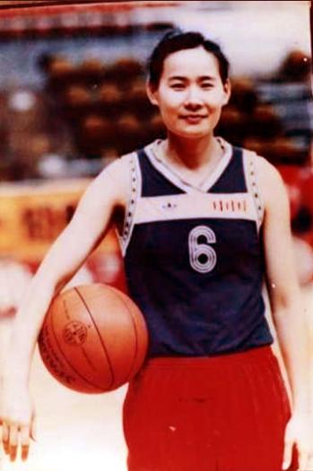 女篮名宿李晓勤：退役后官至副局长，丈夫和儿子都是篮球运动员(3)