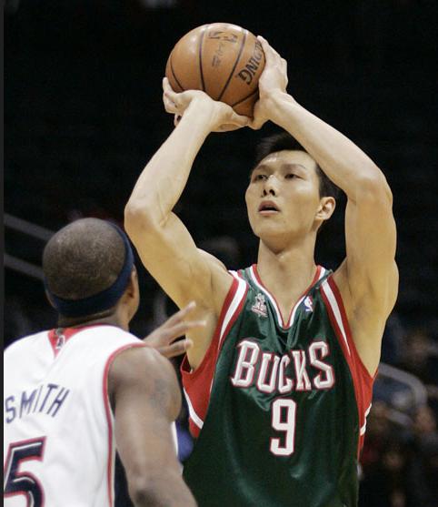 6位打过NBA中国球员 谁单场得分最高？周琦6分 姚易呢？(6)