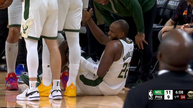 NBA伤病潮：米德尔顿遭杜兰特恶犯后伤退 裁判跟腱受伤中途退赛(3)