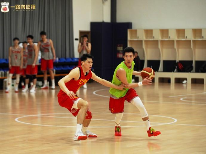 距离亚预赛首战还有5天！中国篮球之队官博晒中国男篮训练照(6)