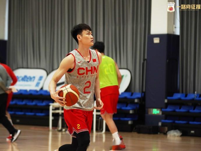 距离亚预赛首战还有5天！中国篮球之队官博晒中国男篮训练照(7)