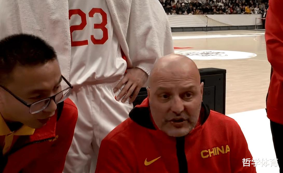 中国男篮80-49蒙古！2大争议之人，表现惊艳，成为赢球奇兵(7)