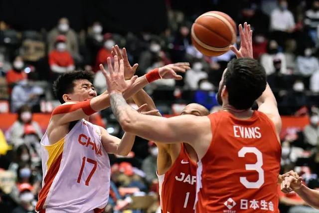 中国男篮不敌日本！赛后队员评分：1人优秀、1人良好、3人辣眼！(7)