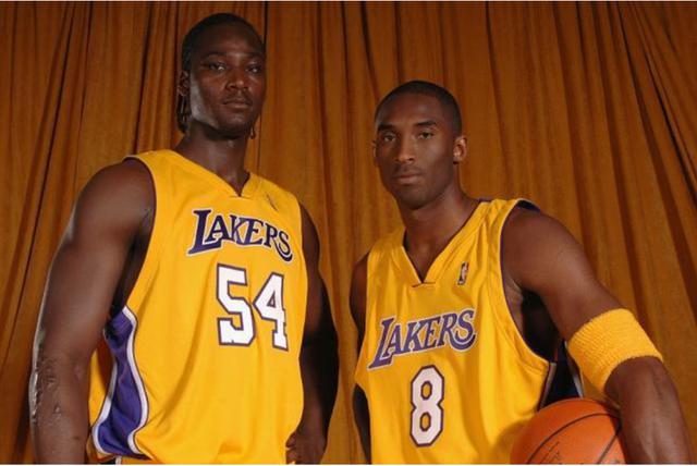 NBA首位高中生状元，搭档过乔丹、科比的夸梅·布朗去哪里了？(12)
