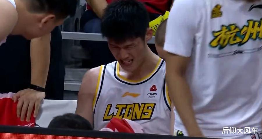连续三年遭遇横祸！崴脚同时膝盖还被重创，中国男篮的巨大损失(3)