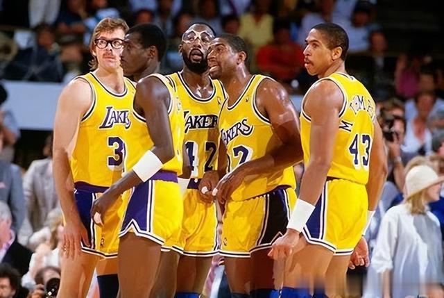 阿里纳斯：NBA78年历史，真正算得上是王朝球队的，只有这4支 ！(6)