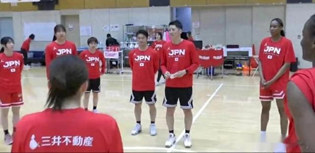 日本女篮教练扬言，巴黎奥运会将击败中国女篮，他为何如此狂妄？(1)