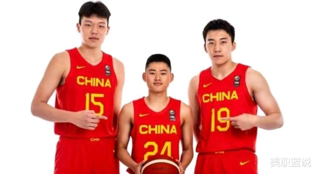 中国男篮大胜黑熊队！黑色球衣亮眼，得分后卫成核心，比郭艾伦强(3)