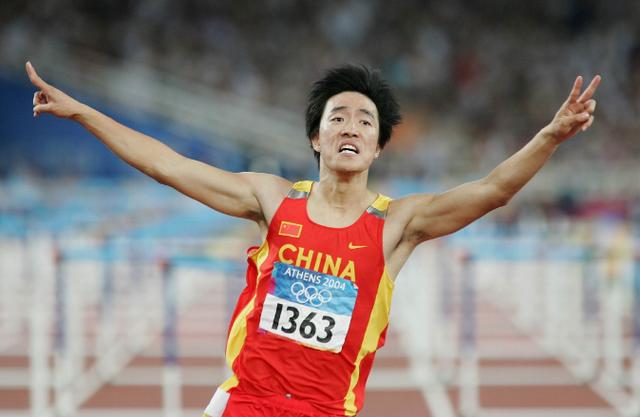 请为栏王刘翔致青春！13年前他跑出12秒88那是中国田径永远的骄傲(2)