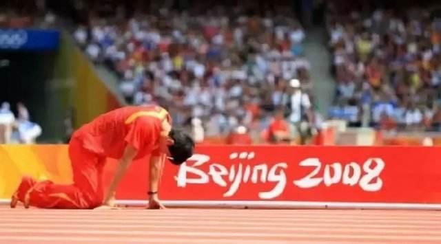 请为栏王刘翔致青春！13年前他跑出12秒88那是中国田径永远的骄傲(9)