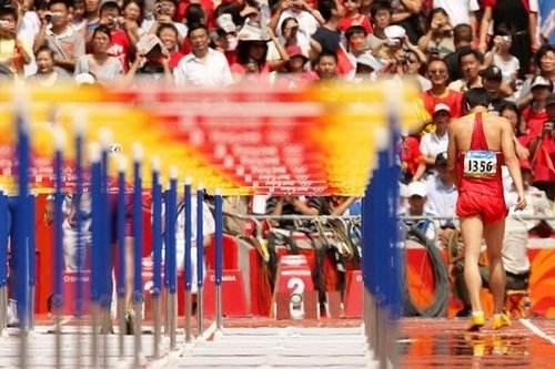请为栏王刘翔致青春！13年前他跑出12秒88那是中国田径永远的骄傲(10)