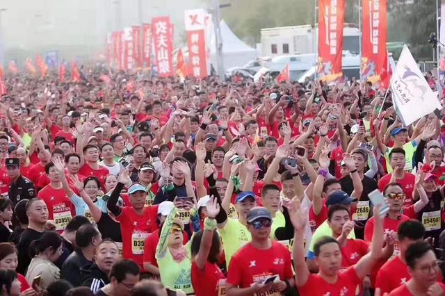 暖心，2019郑州国际马拉松赛，每一位参赛选手都得到无微不至关怀(1)