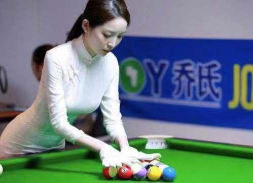 中式八球最美女裁判！台球是个技术活，王钟瑶不怕影响球员发挥？(5)