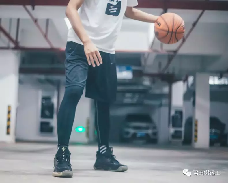 开箱测评—特步游云4林书豪特别版篮球鞋(16)