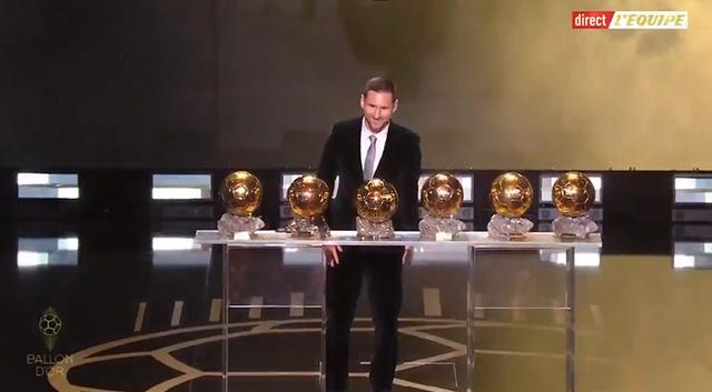 好“球”不嫌多，一图流：梅西展示六座金球奖奖杯(1)