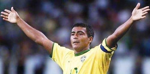 盘点巴西足球史上伟大的4名球员：球王第一！服？(8)