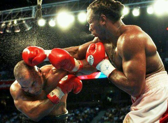 拳王泰森和刘易斯的重拳谁更狠？两位专家给出不同的答案(5)