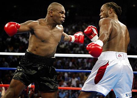 拳王泰森和刘易斯的重拳谁更狠？两位专家给出不同的答案(11)