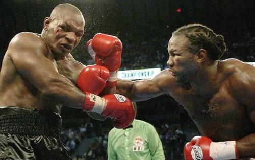 拳王泰森和刘易斯的重拳谁更狠？两位专家给出不同的答案(12)