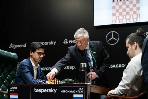 FIDE候选人赛开局惊艳 四场比赛两分胜负(1)